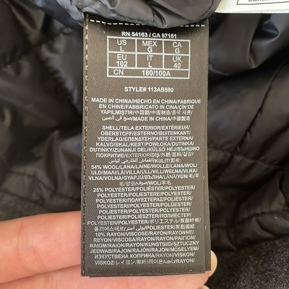 Guess insulated Winter Jacket- New Condition Sz L - Picture 11 of 12